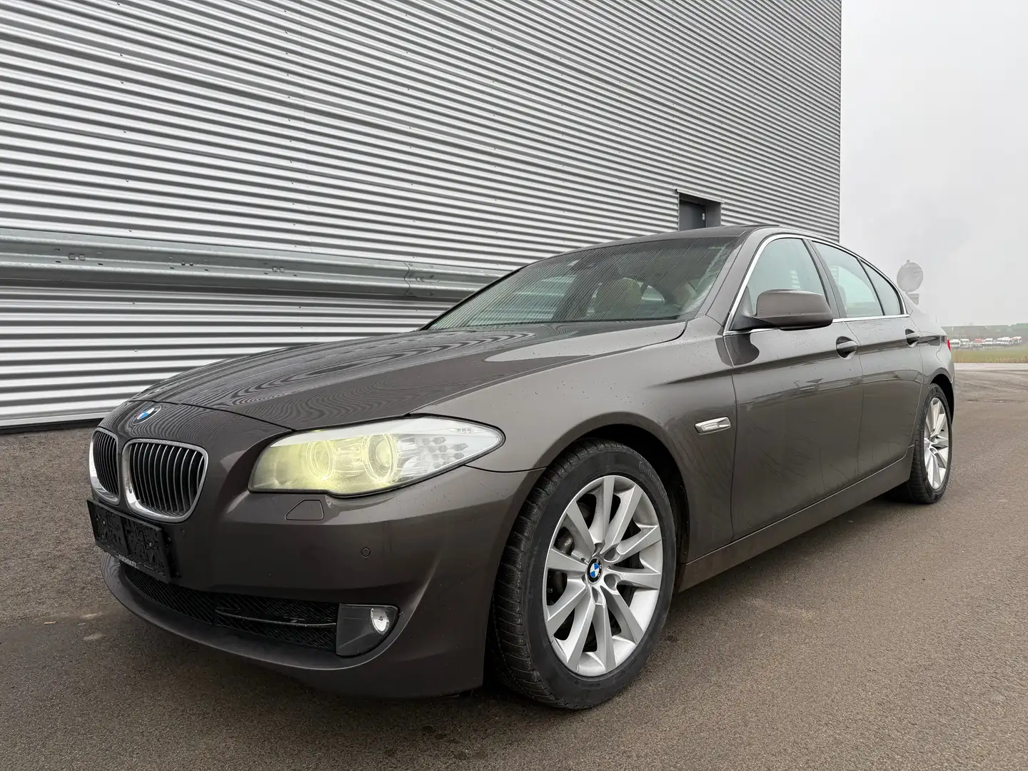 BMW 523 i Aut. ID:10 Braun - 2