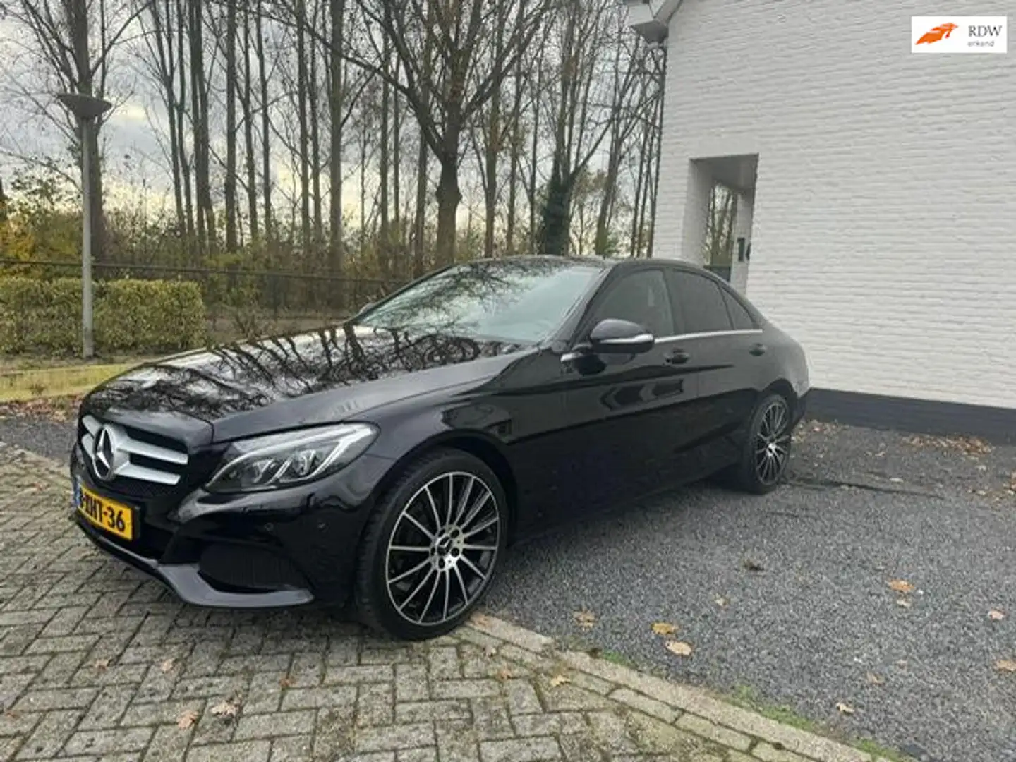 Mercedes-Benz C 180 Navi, Cruise, Parkeersensoren, incl. 12m autotrust Zwart - 1