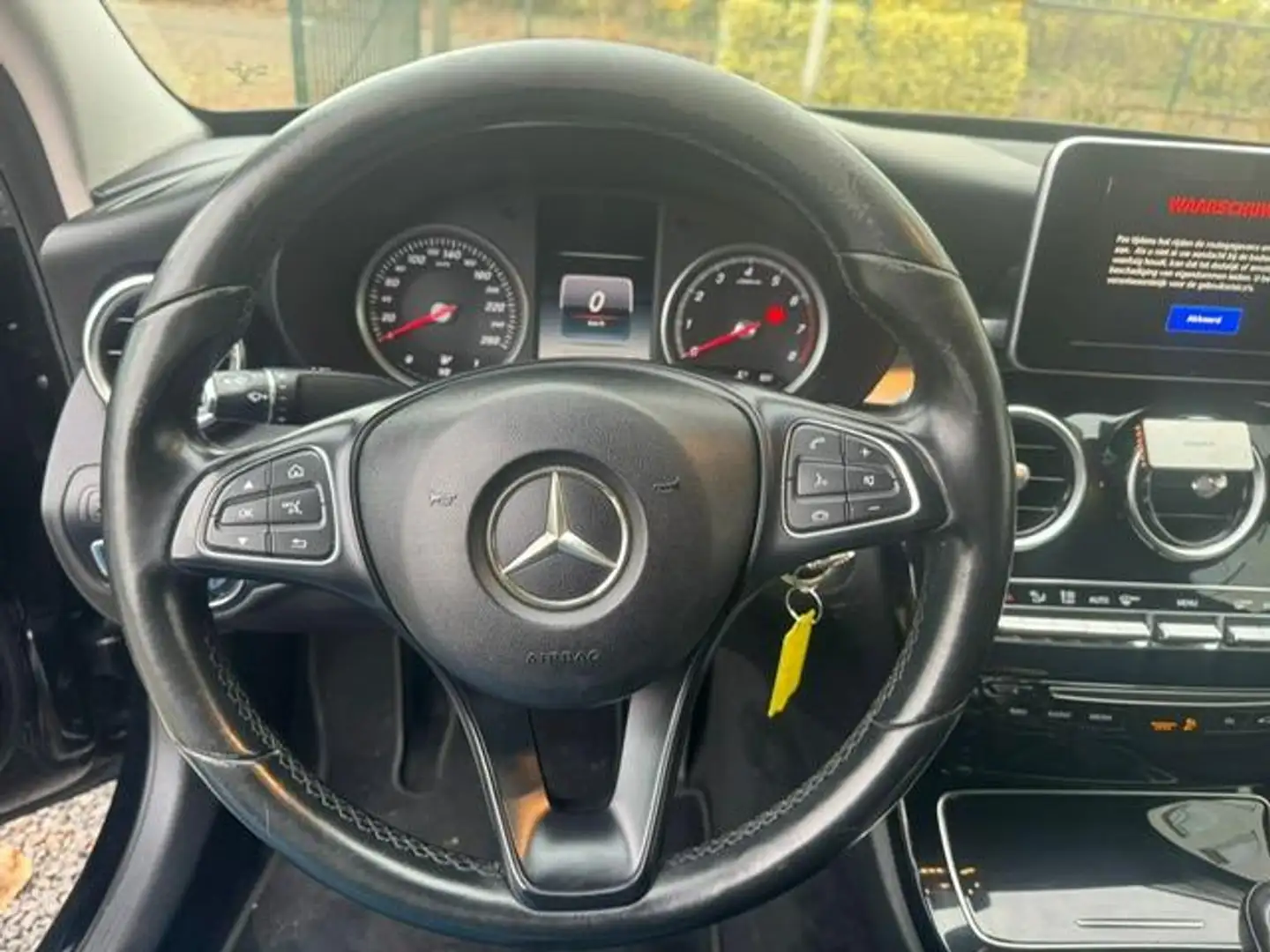 Mercedes-Benz C 180 Navi, Cruise, Parkeersensoren, incl. 12m autotrust Zwart - 2