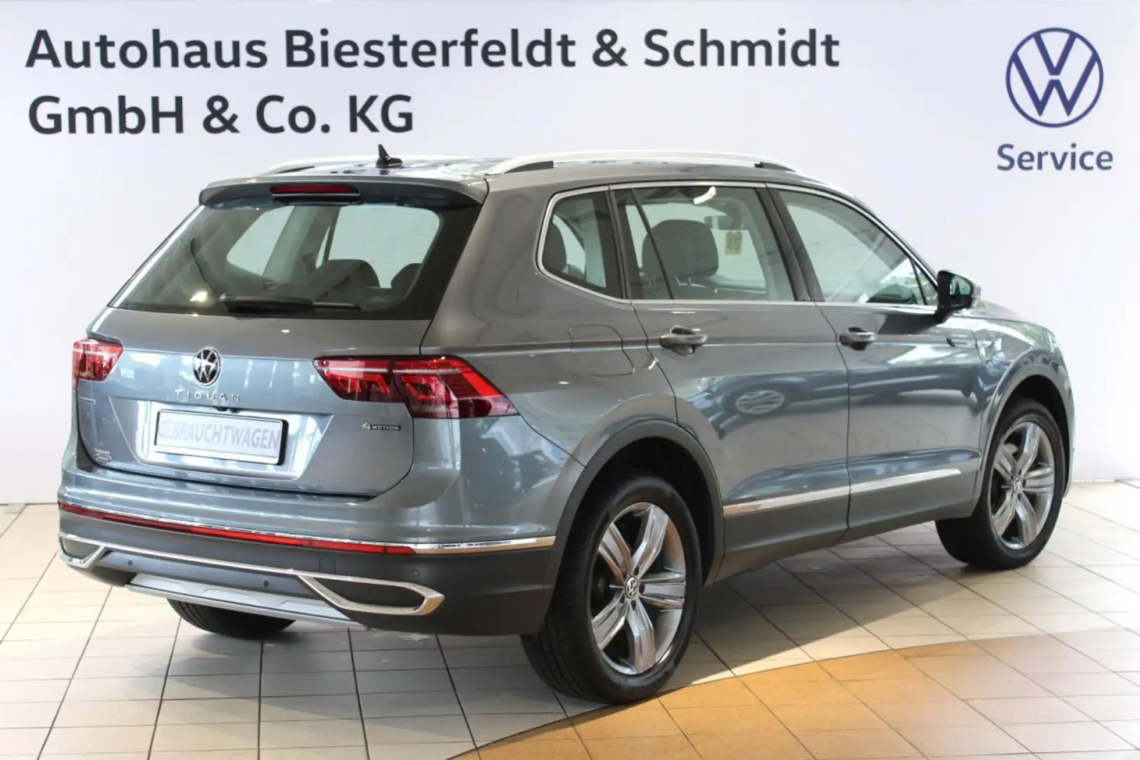 Volkswagen Tiguan Allspace 2.0TDI DSG 4M LED Pano AHK Navi Klima Navi Grijs - 2