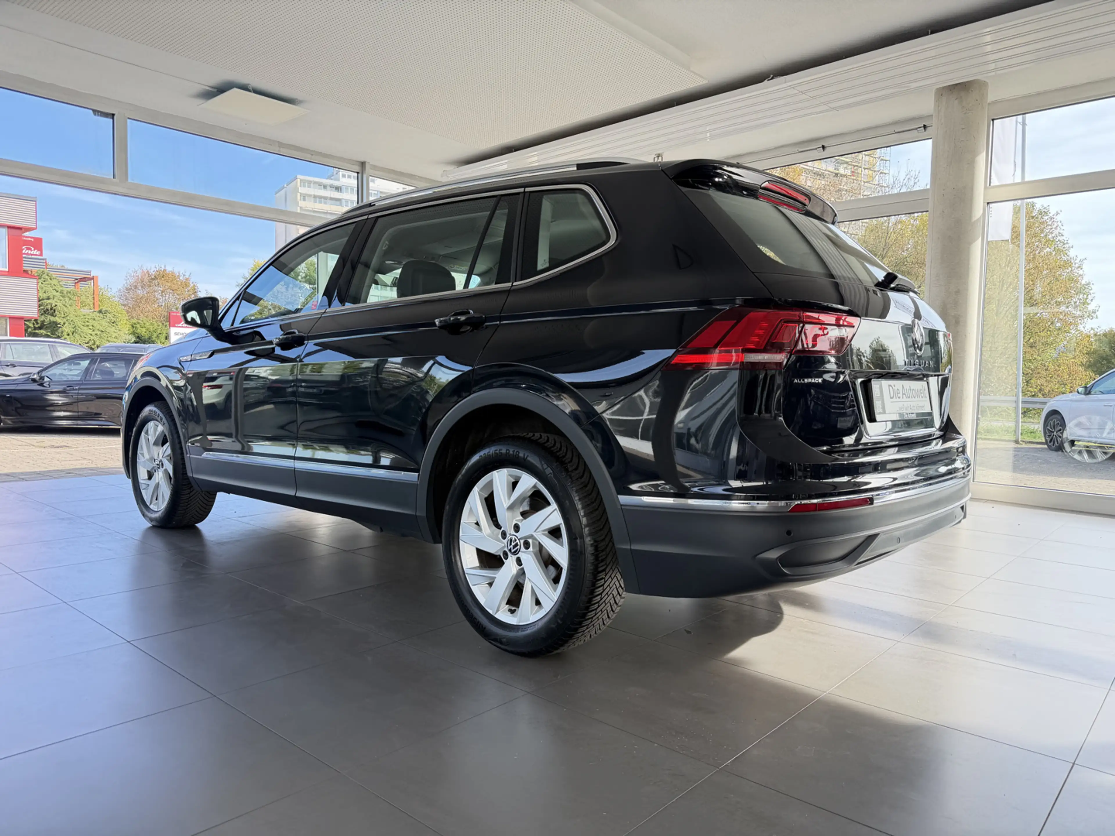 Volkswagen Tiguan Allspace Life 1.5 TSI 7.SI DSG NAVI LED PDC SHZG AHK BT — photo 4