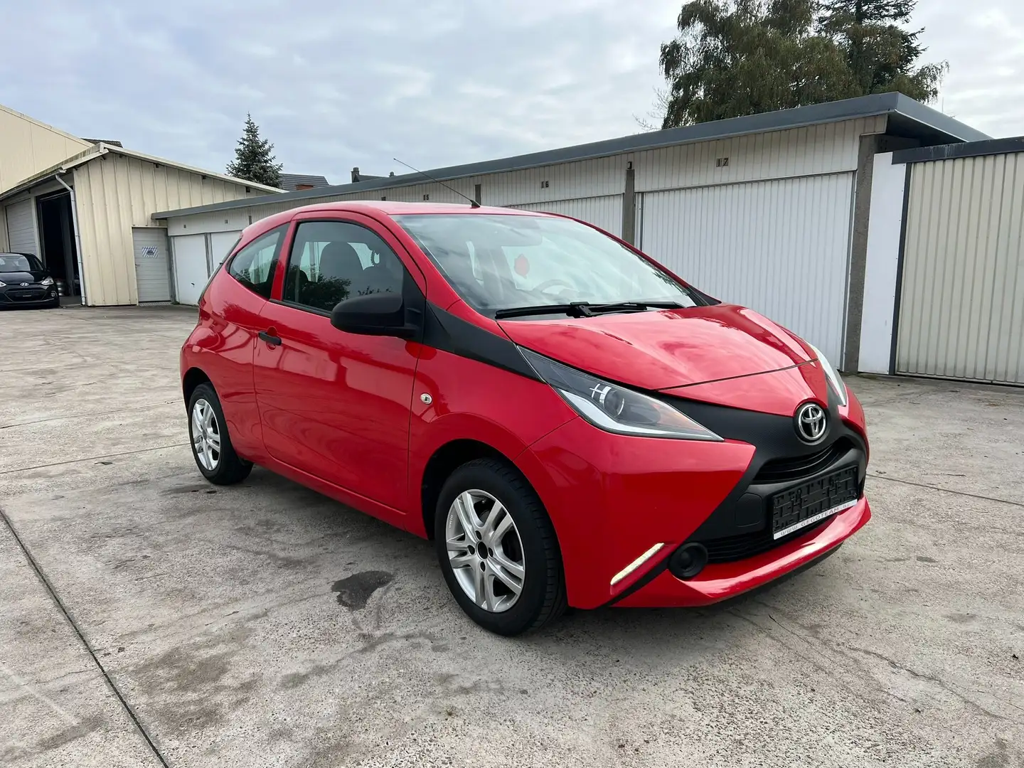 Toyota Aygo Aygo 1.0i VVT-i x-style Rouge - 1