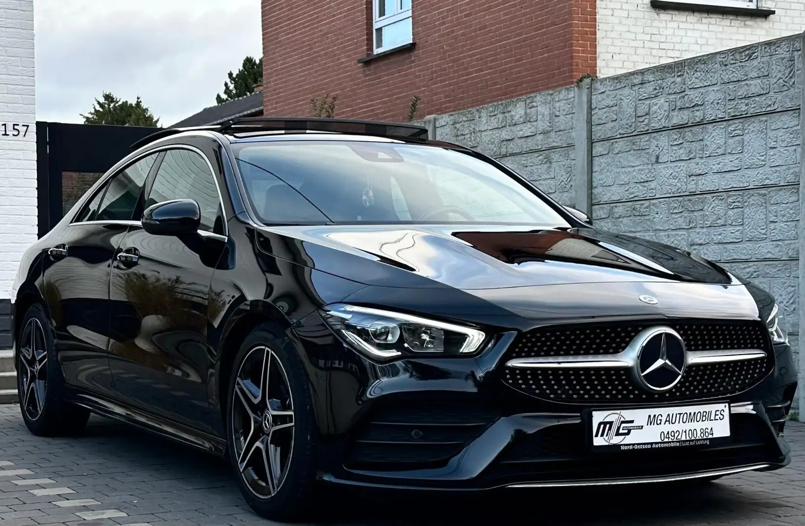 Mercedes-Benz CLA 180 PACK NIGHT AMG FULL -TOIT PANO - BOITE AUTO CAMERA Zwart - 2