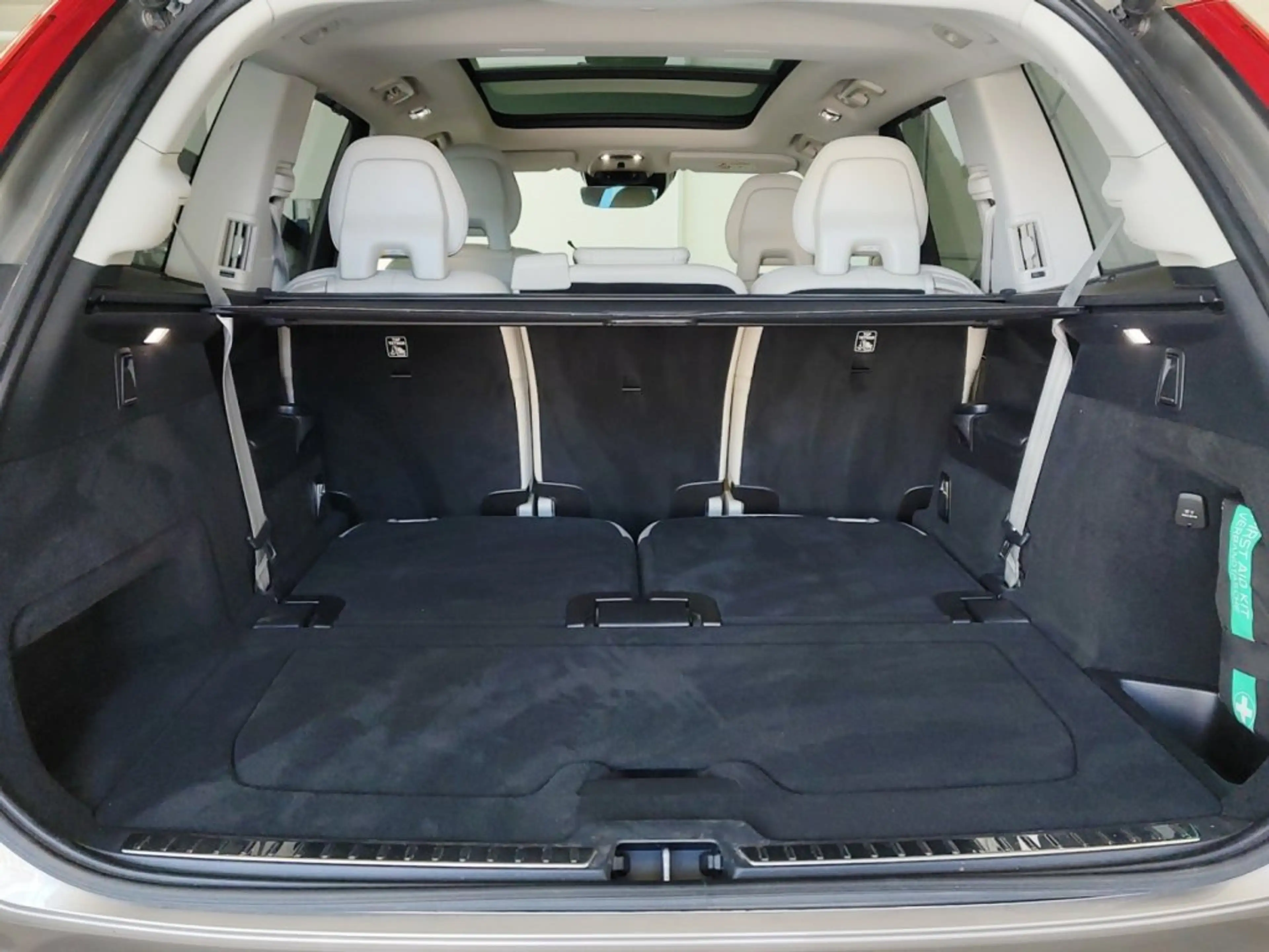 Volvo XC90 B5 (D) AWD Inscription 7-Sitzer — photo 14