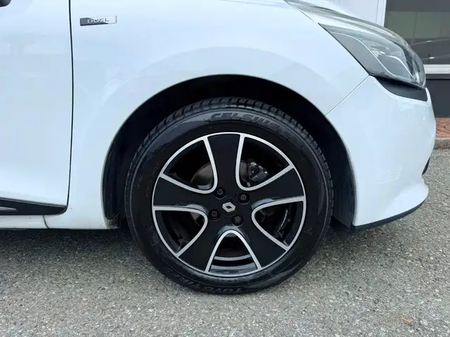 Renault Clio view 8