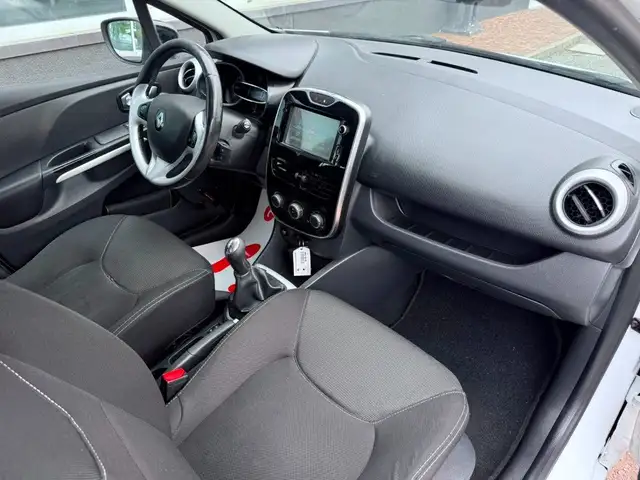 Renault Clio view 12