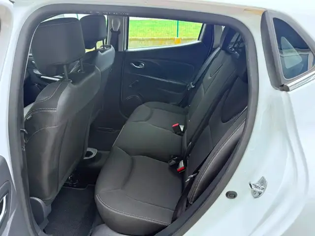 Renault Clio view 11