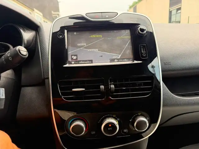 Renault Clio view 15