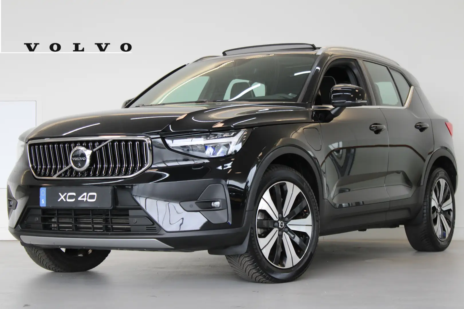 Volvo XC40 T5 262PK Plug-In Hybrid Ultimate Bright | 360º | A Schwarz - 1