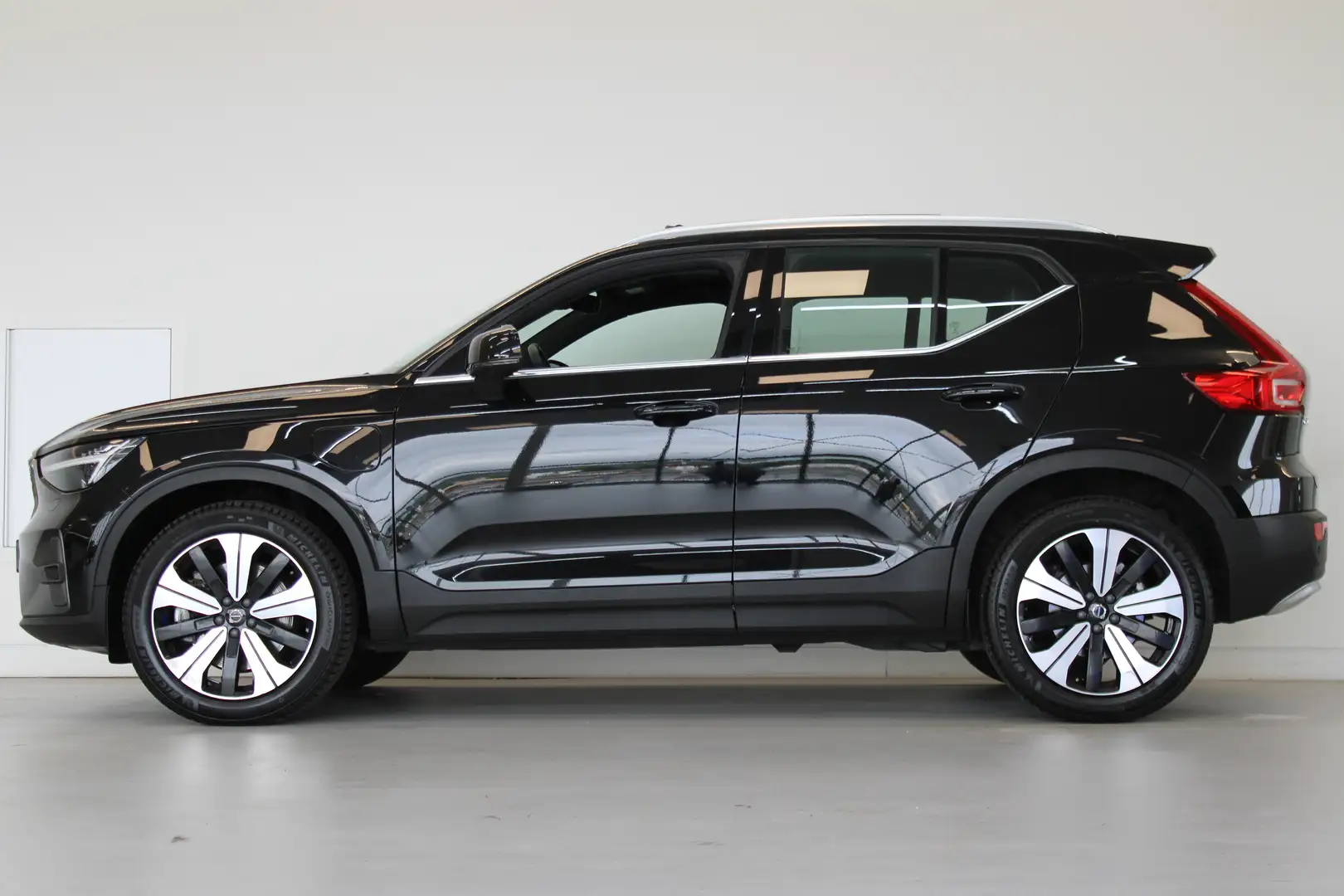 Volvo XC40 T5 262PK Plug-In Hybrid Ultimate Bright | 360º | A Schwarz - 2