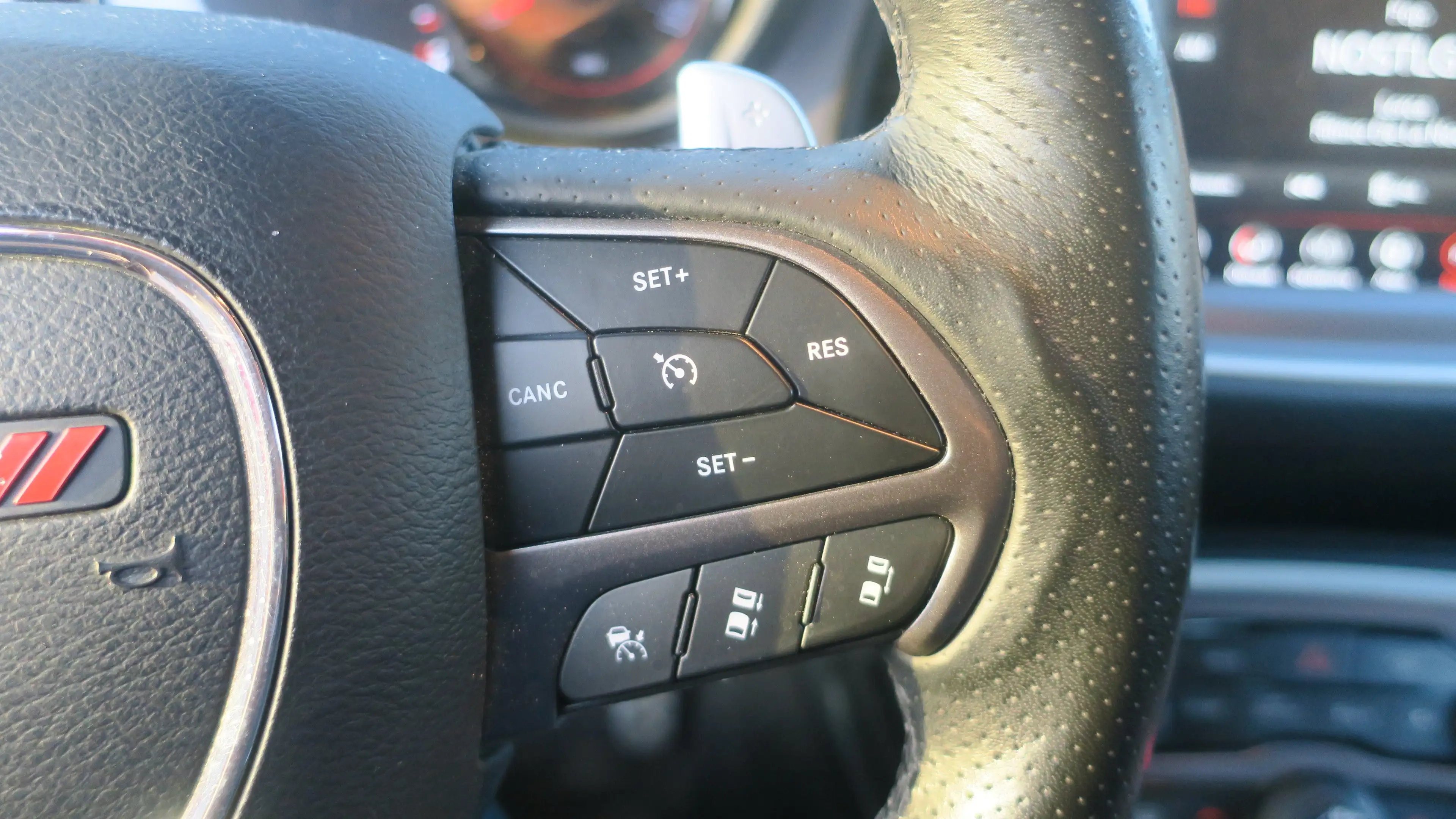 Dodge Challenger Challenger Automatik SXT Plus — photo 13