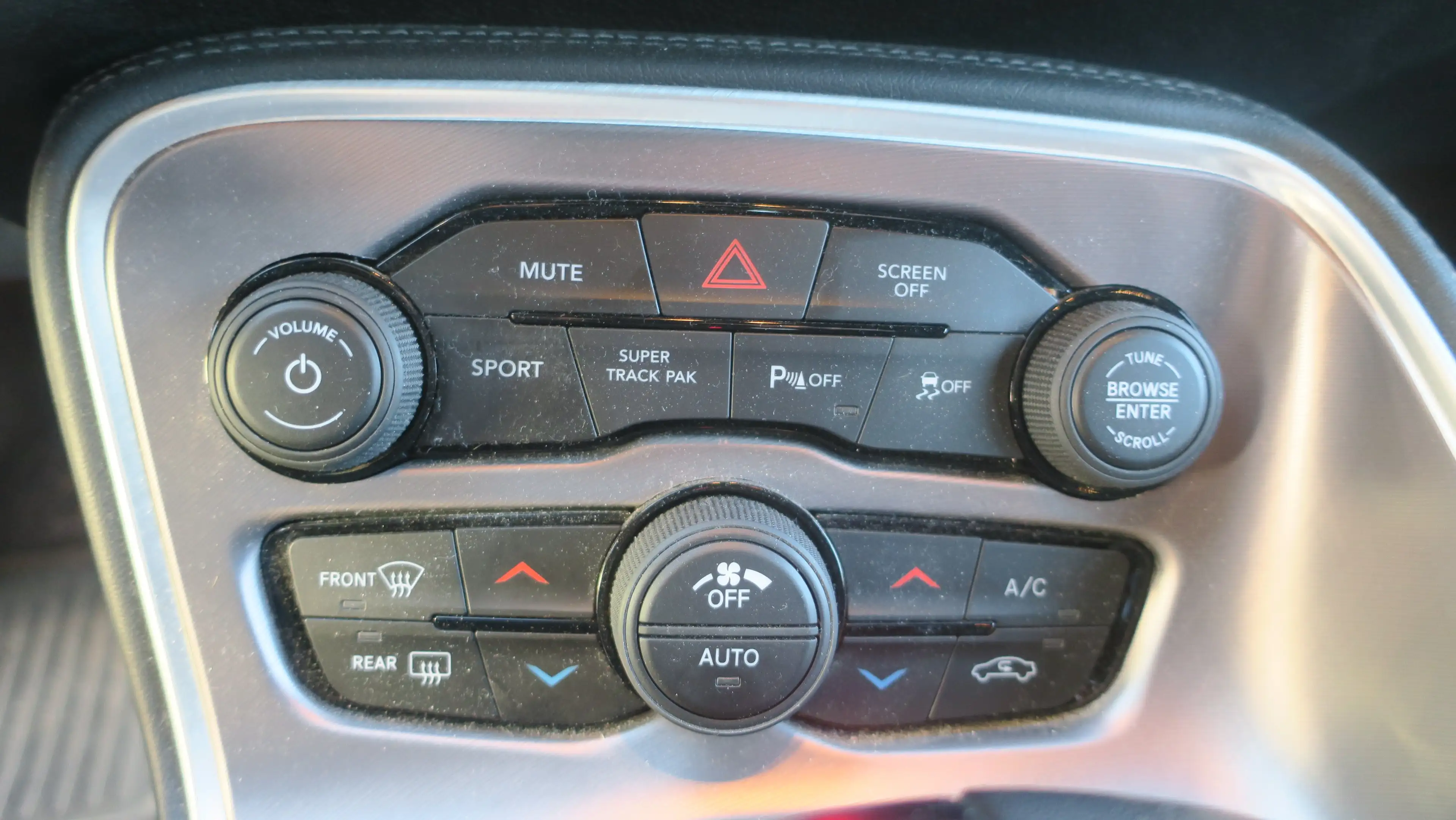 Dodge Challenger Challenger Automatik SXT Plus — photo 15