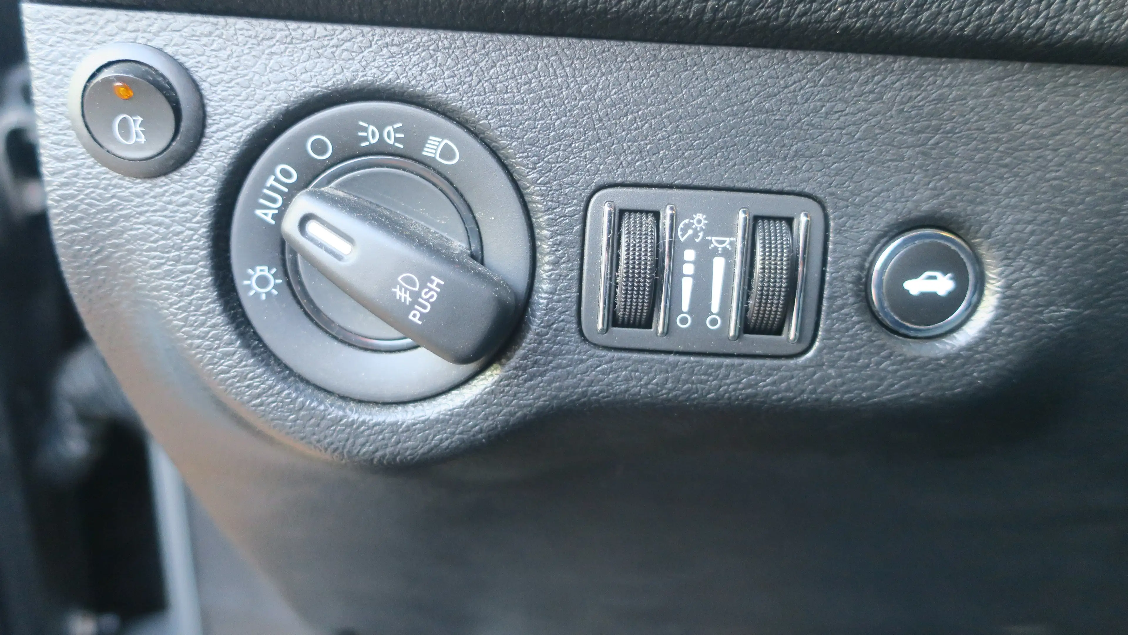 Dodge Challenger Challenger Automatik SXT Plus — photo 11