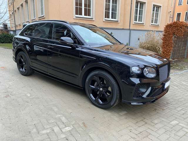Imagine Bentley Bentayga V8S Blackline