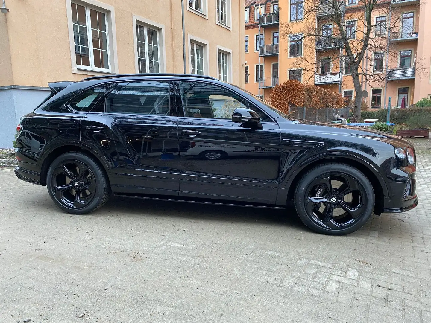 Bentley Bentayga V8S Black Schwarz - 2
