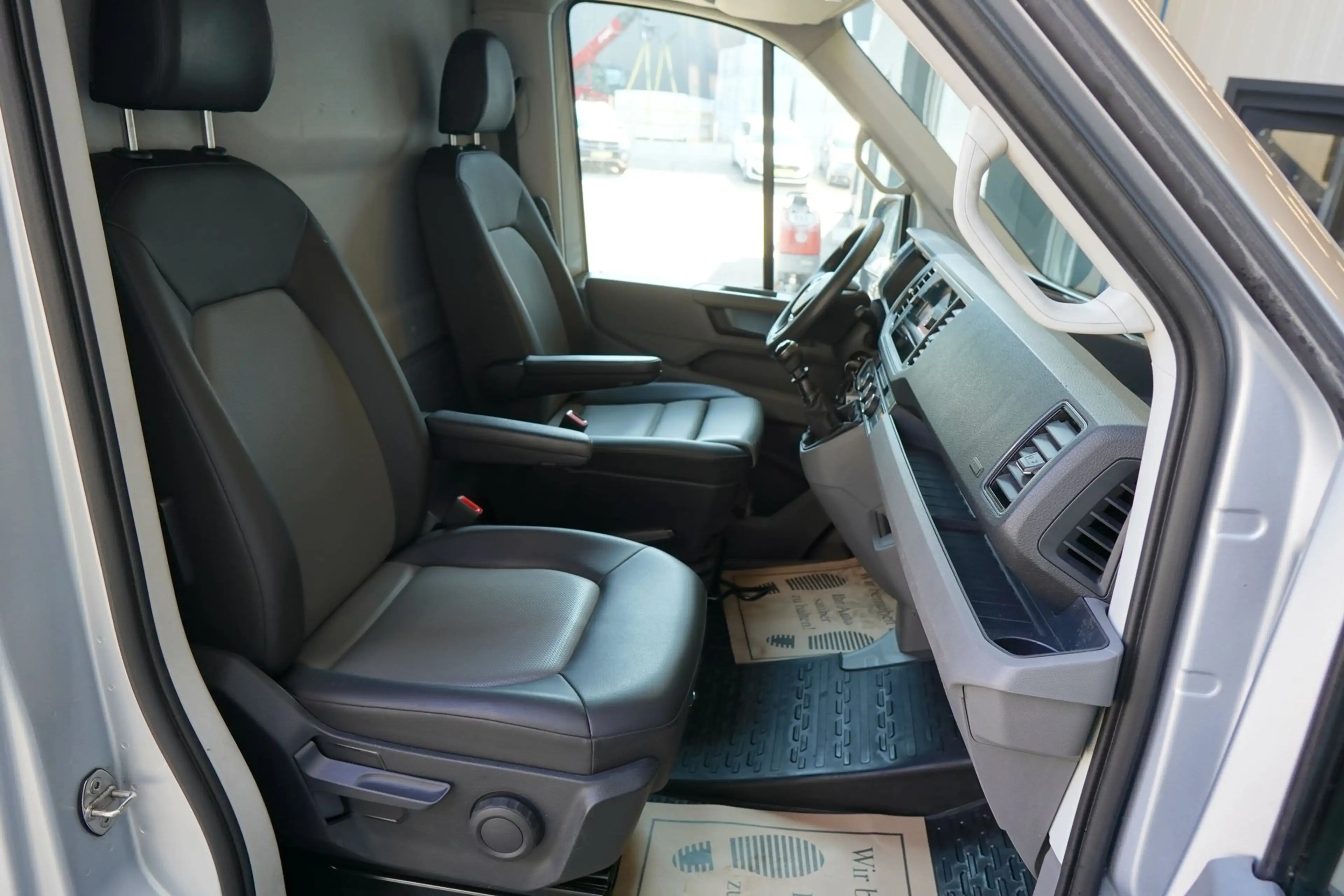 Volkswagen Crafter 2.0 TDI L3H3 "KLIMA*TEMP*NAVI*ST-HEIZ" — photo 23