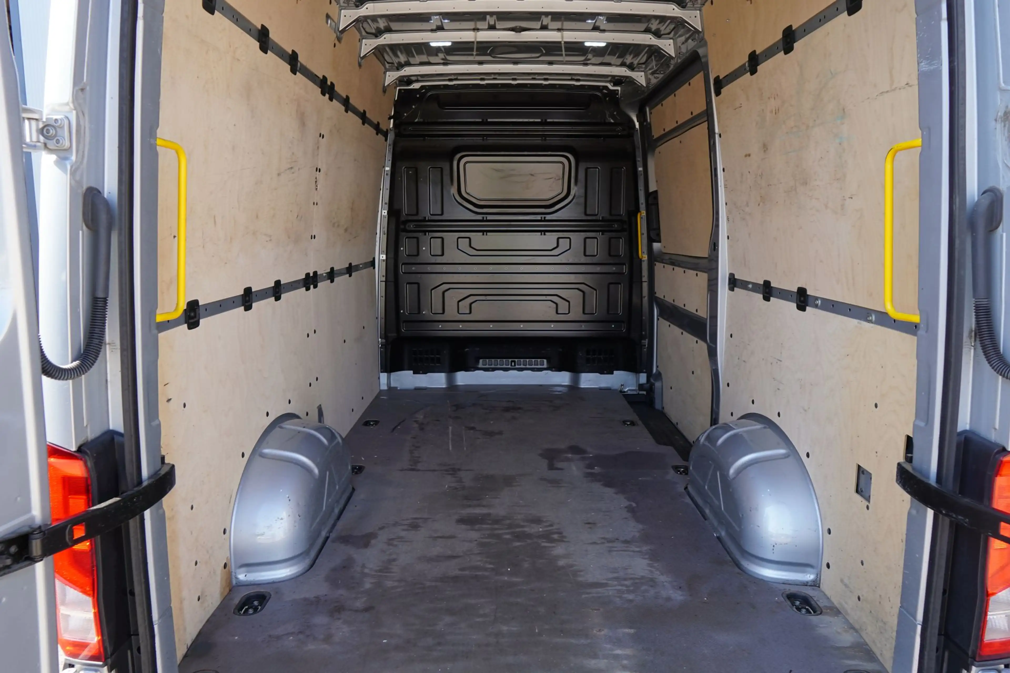 Volkswagen Crafter 2.0 TDI L3H3 "KLIMA*TEMP*NAVI*ST-HEIZ" — photo 18