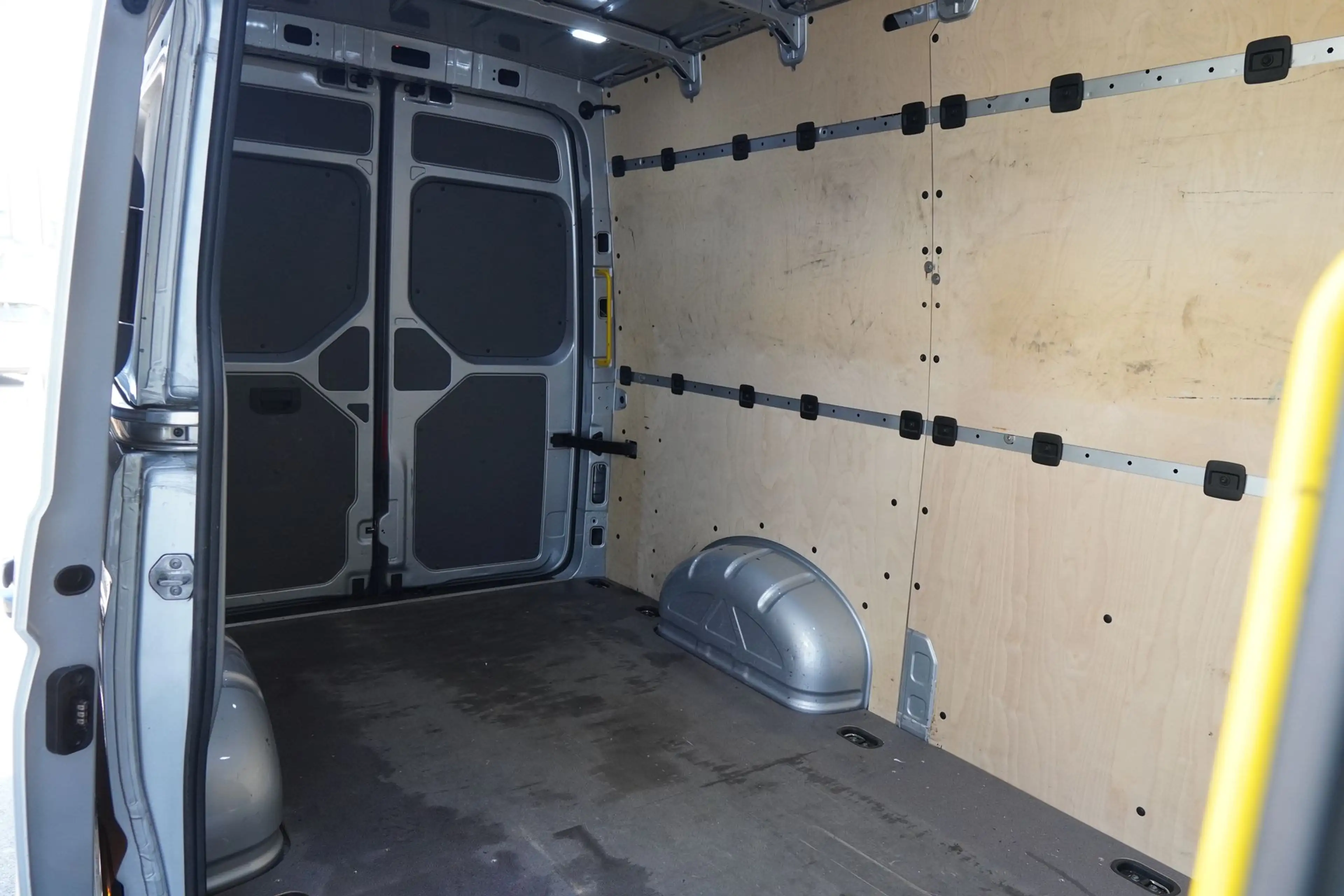 Volkswagen Crafter 2.0 TDI L3H3 "KLIMA*TEMP*NAVI*ST-HEIZ" — photo 21