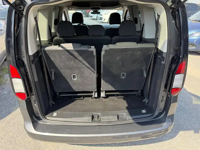 Ford Tourneo Connect view 13