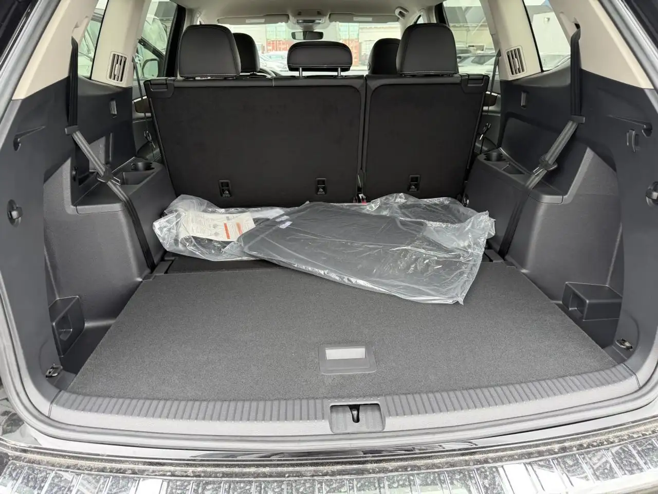 Volkswagen Atlas снимка Volkswagen Atlas