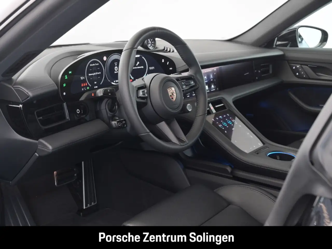 Porsche Taycan Sport Turismo Black Edition PANO Beifahrer SportDe 11