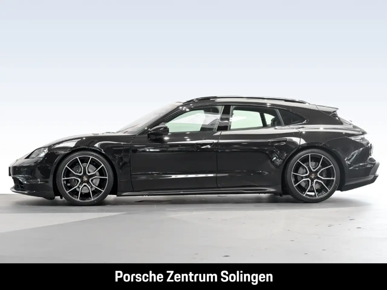 Porsche Taycan Sport Turismo Black Edition PANO Beifahrer SportDe 2