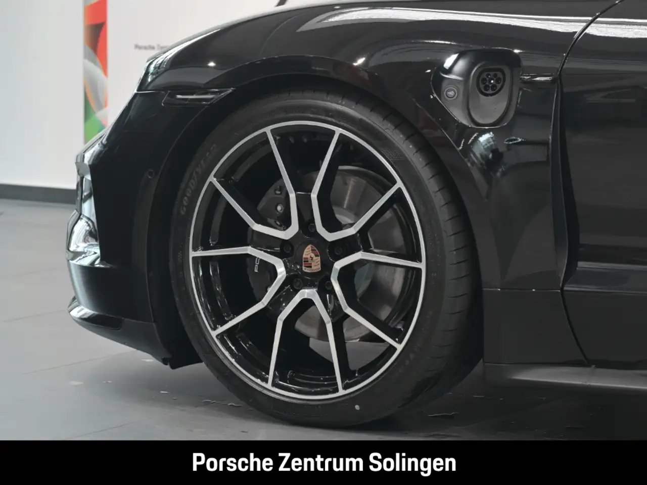 Porsche Taycan Sport Turismo Black Edition PANO Beifahrer SportDe 10