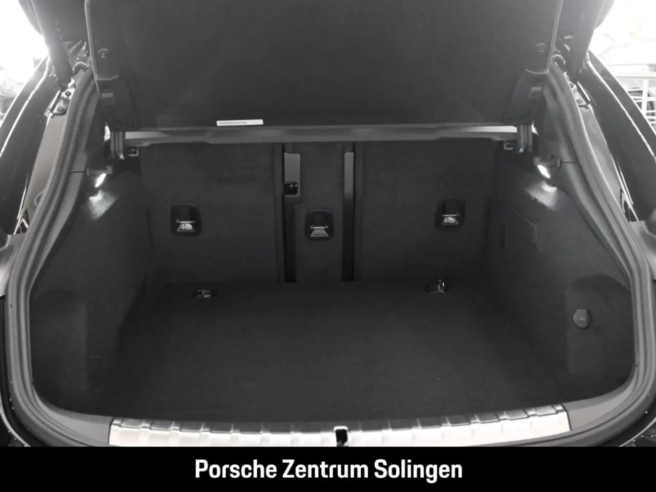 Porsche Taycan Sport Turismo Black Edition PANO Beifahrer SportDe 9