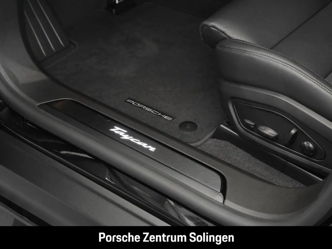 Porsche Taycan Sport Turismo Black Edition PANO Beifahrer SportDe 14