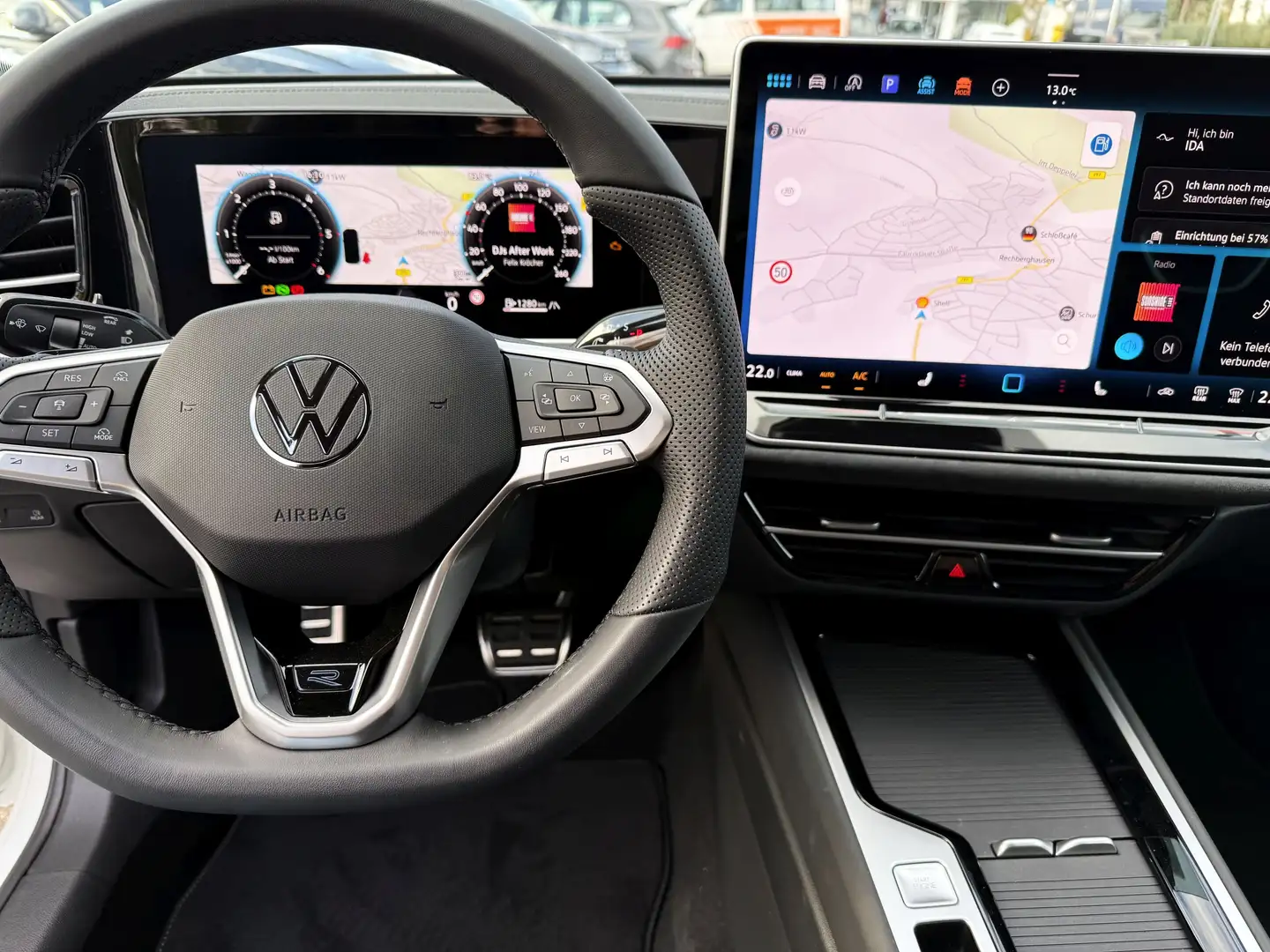 Volkswagen Passat Variant 2.0 TDI R-Line Black Style AHK Navi Max HeadUp VZE Weiß - 2