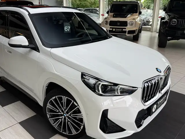 BMW X1 view 4