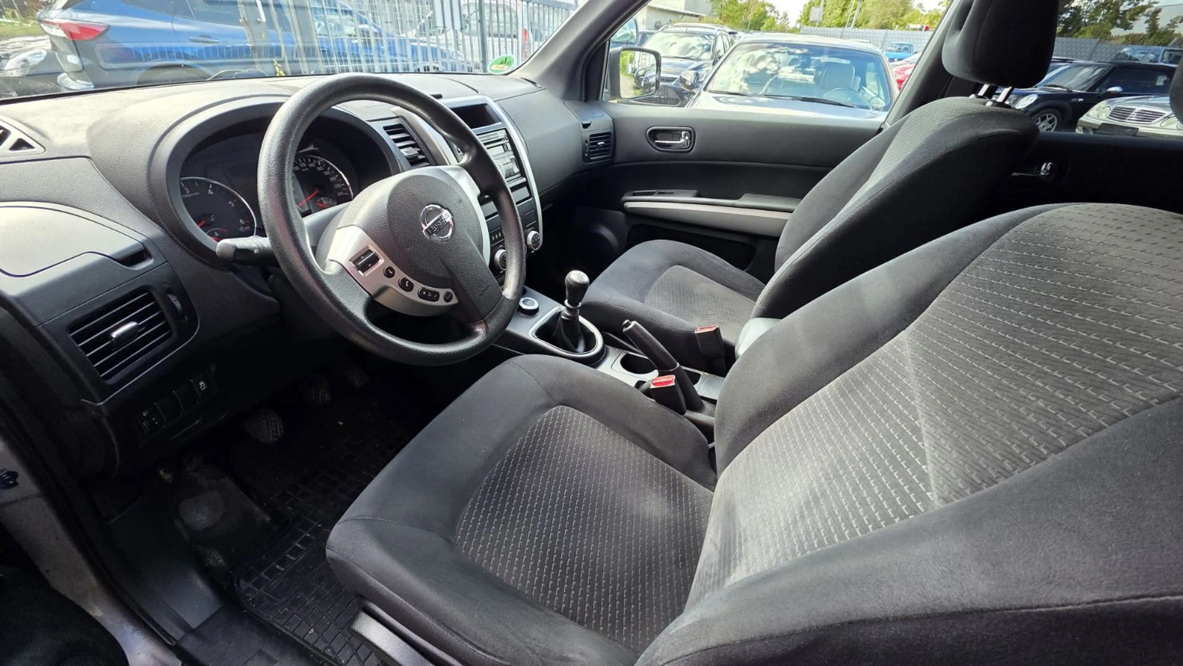 Nissan X-Trail 4x4 XE 2.0 dCi DPF — photo 9