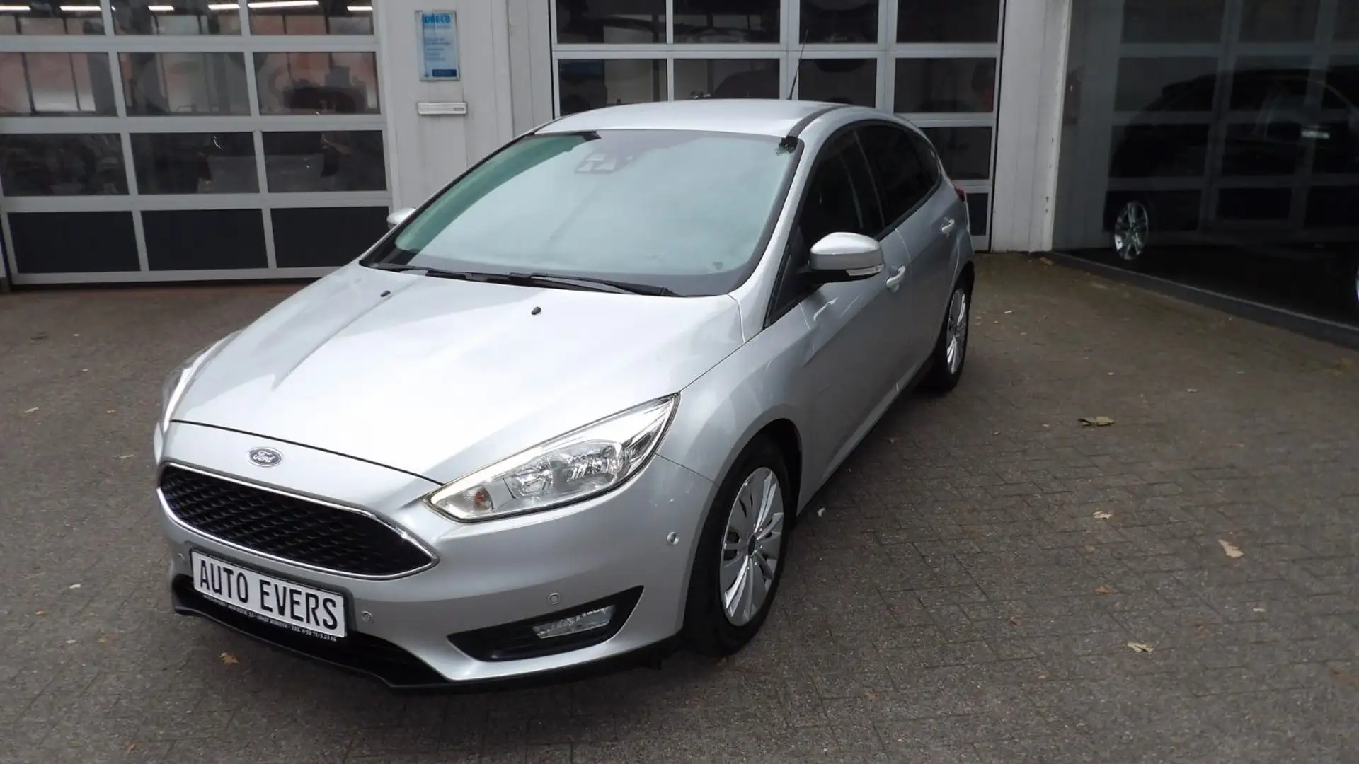 Ford Focus Lim. Business*Navi*SHZ*AHK* Silber - 1