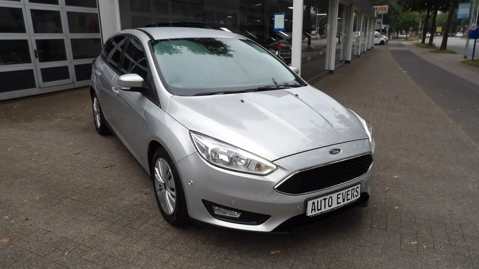Ford Focus Lim. Business*Navi*SHZ*AHK* Silber - 2