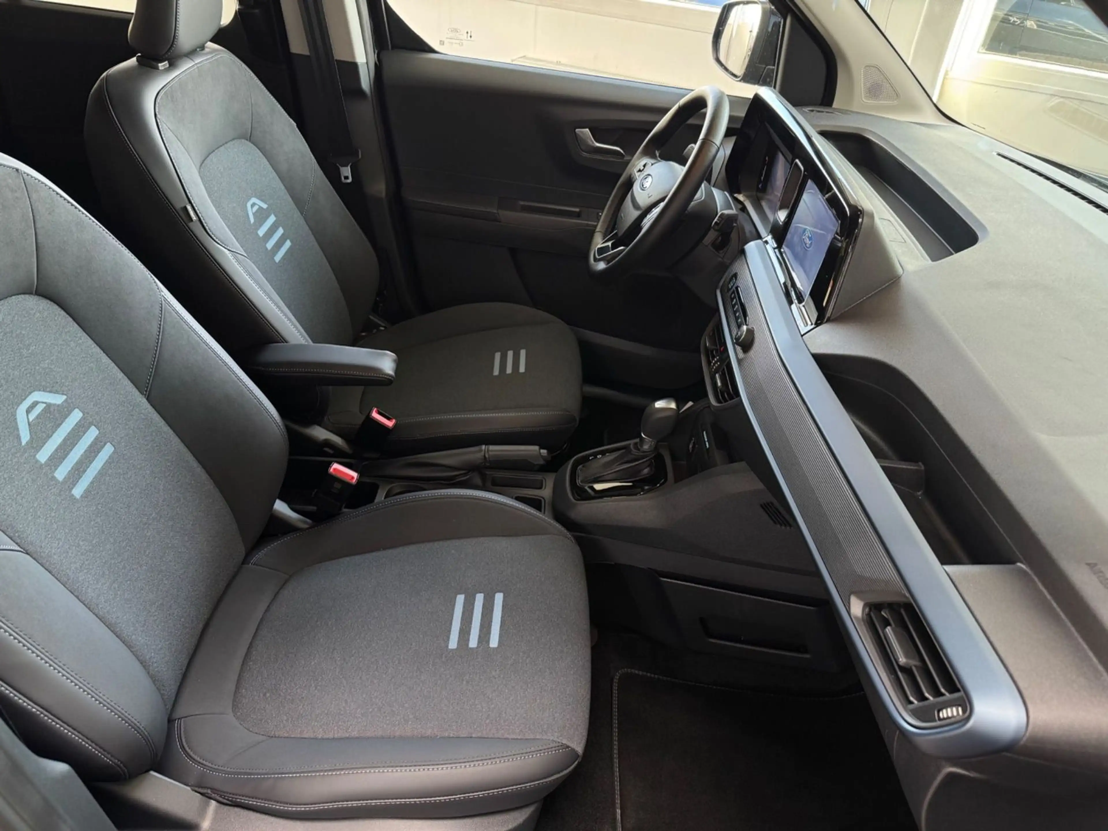 Ford Tourneo Courier Active Behindertengerecht-Rampe — photo 8
