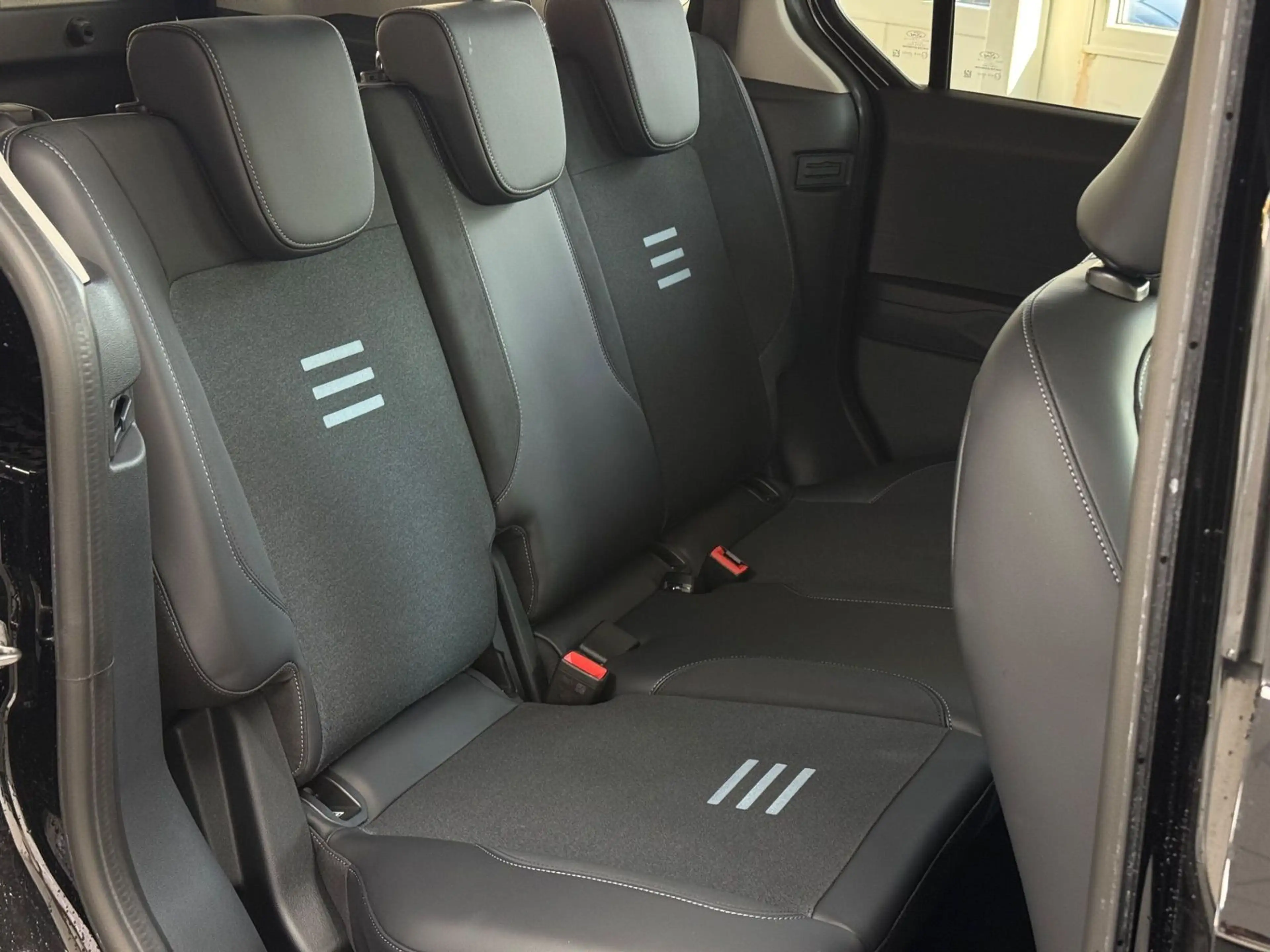 Ford Tourneo Courier Active Behindertengerecht-Rampe — photo 9