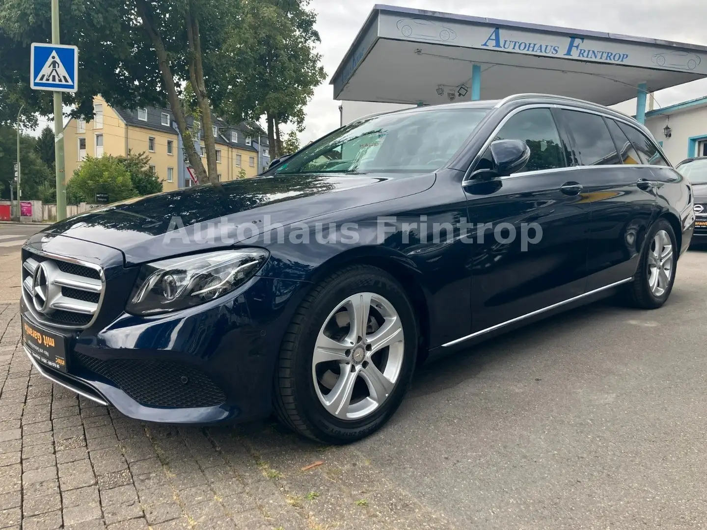 Mercedes-Benz E 220 E -Klasse T-Modell Avantgarde Blau - 1