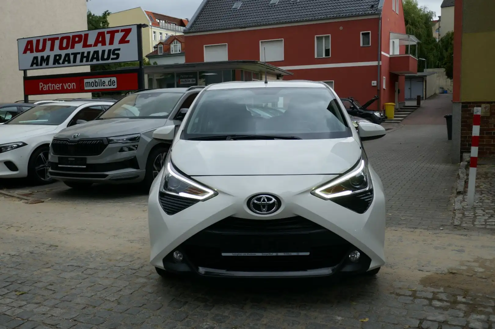 Toyota Aygo AYGO x-play Team D Weiß - 2