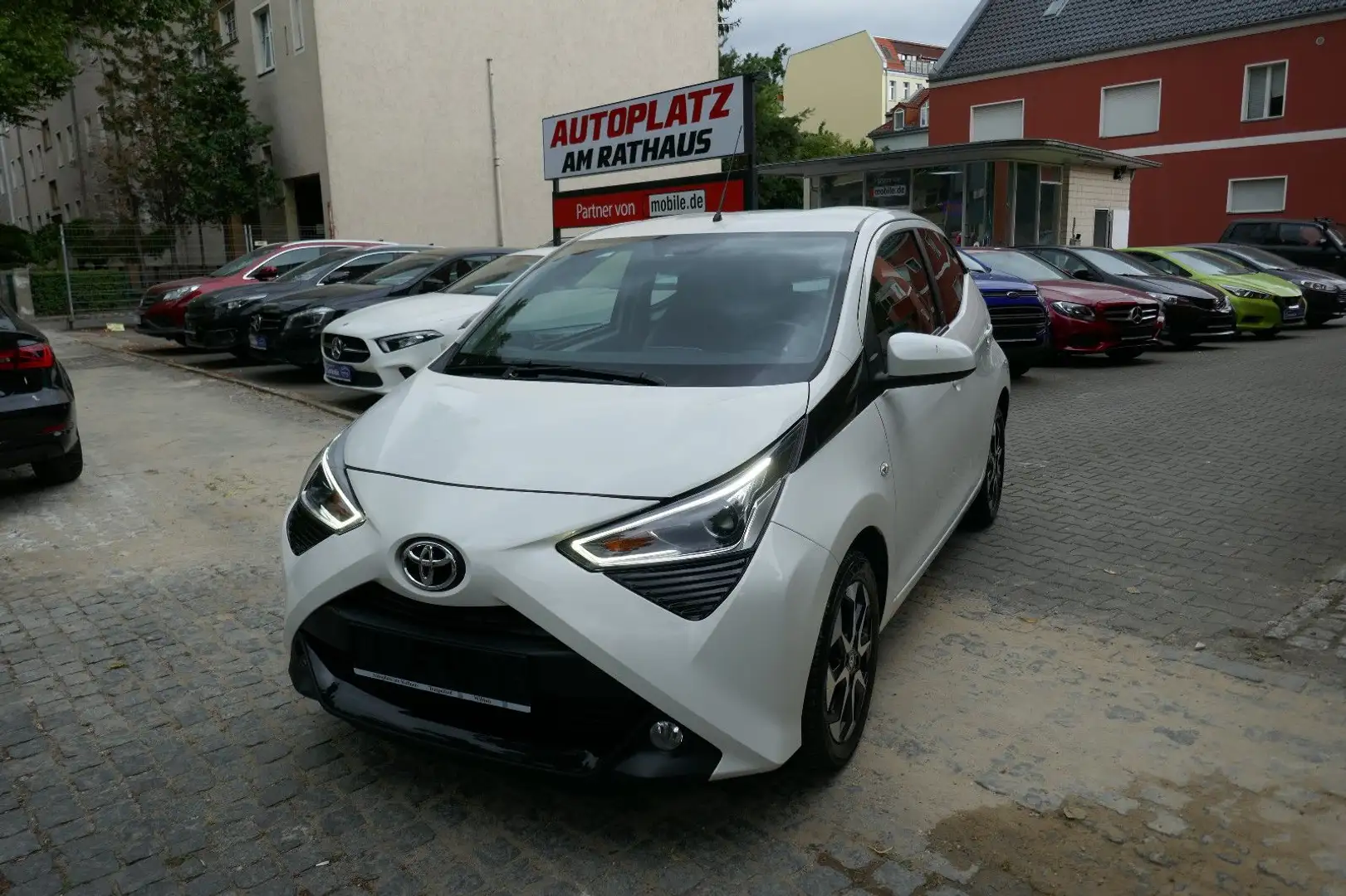 Toyota Aygo AYGO x-play Team D Weiß - 1