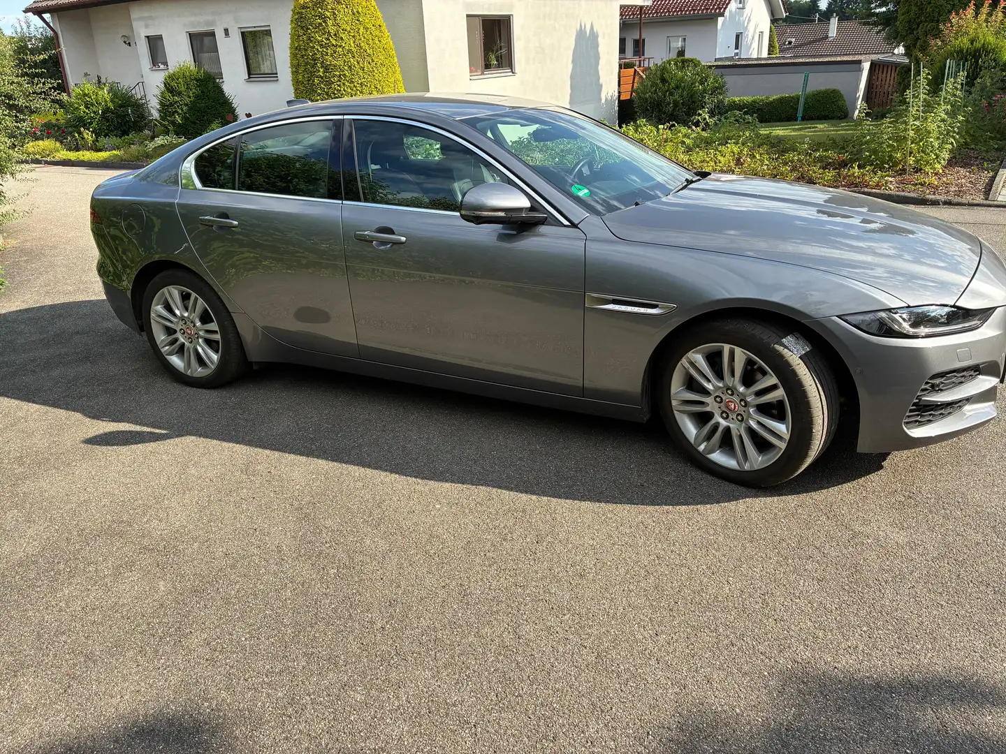 Jaguar XE XE Diesel D200 AWD Aut. SE Gris - 1