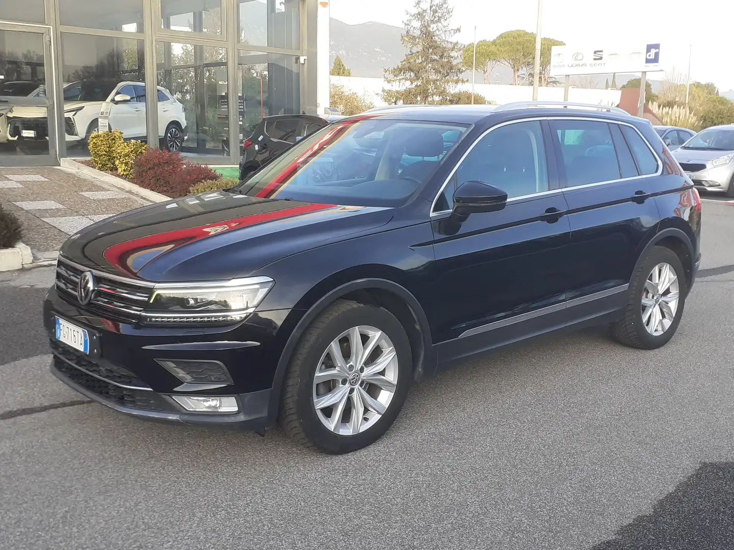 Volkswagen Tiguan Tiguan II 2016 2.0 tdi Executive 150cv dsg Schwarz - 2