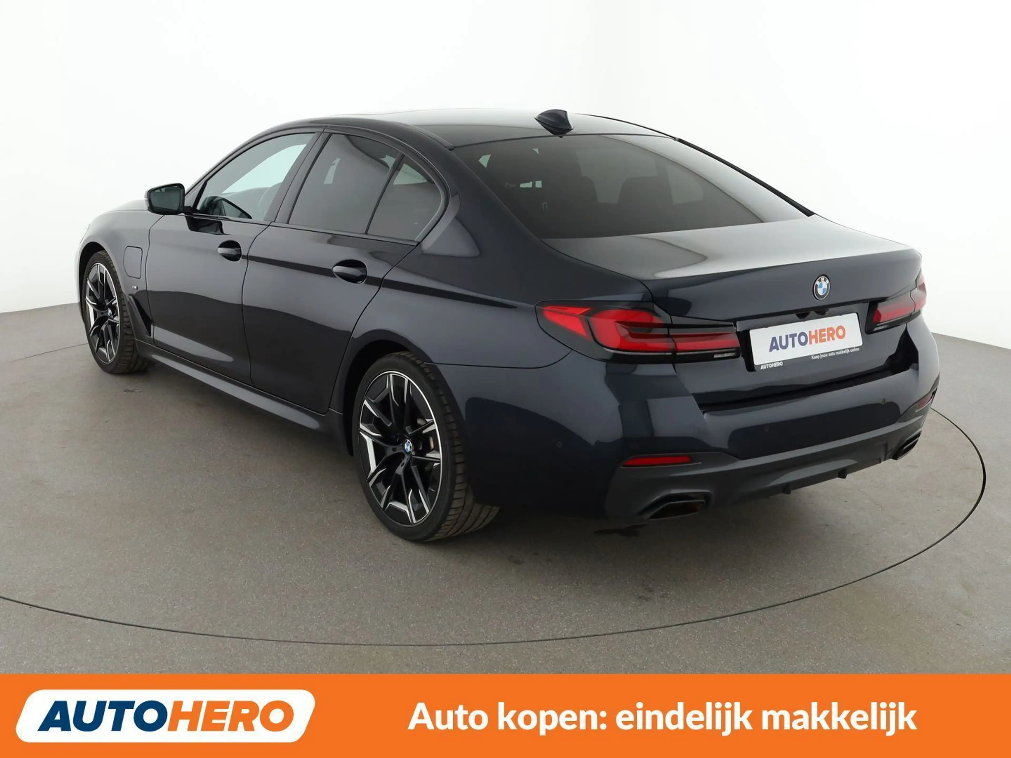 BMW 545 545e xDrive M Sport — photo 4