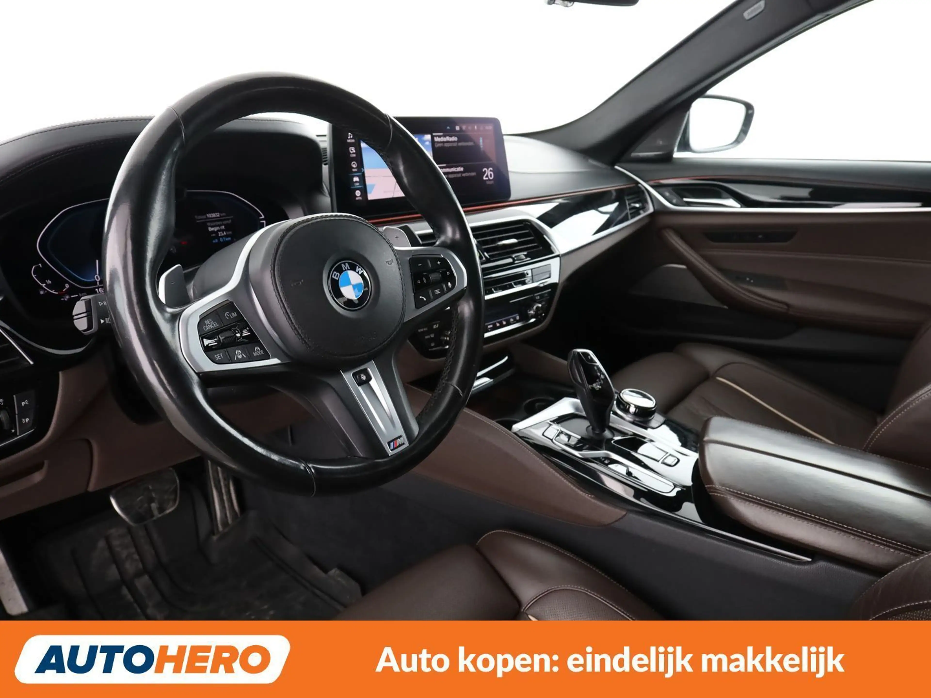 BMW 545 545e xDrive M Sport — photo 11