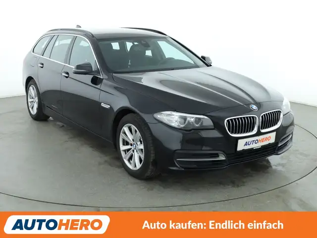 BMW 5 Series view 8