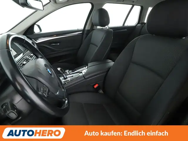 BMW 5 Series view 10