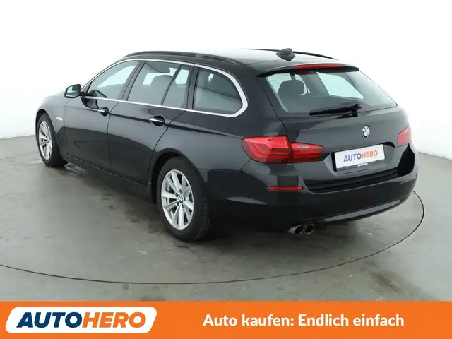 BMW 5 Series view 4