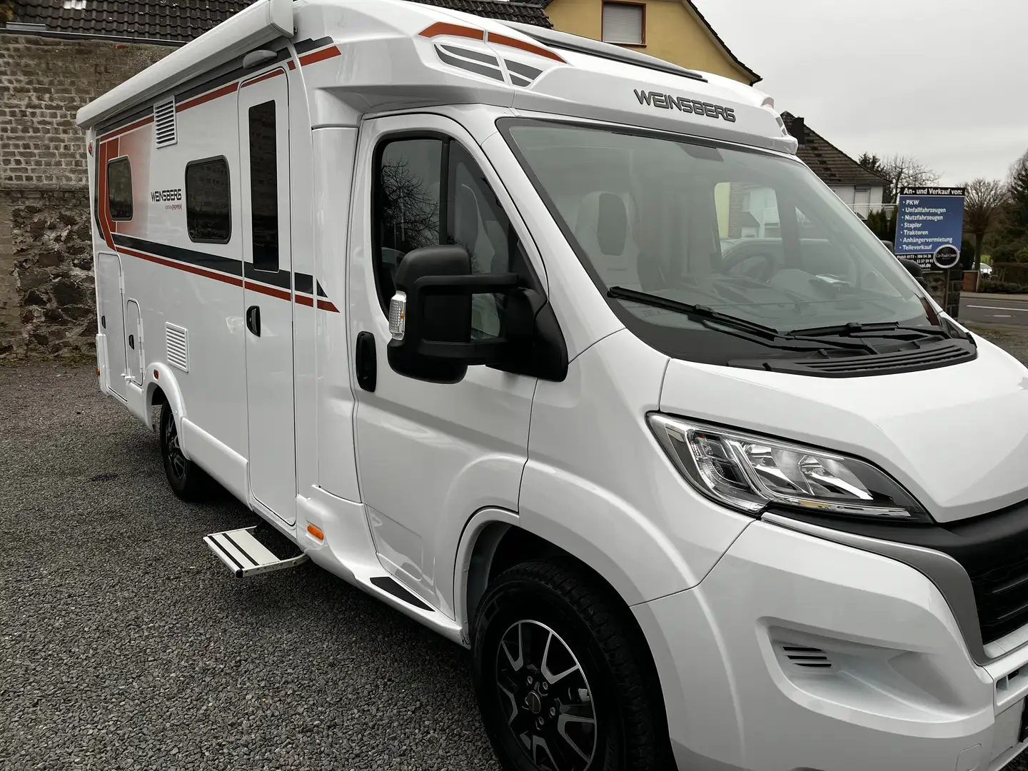 Weinsberg CaraCompact 600 MEG Pepper Mietwagen Verfügbar Weiß - 1