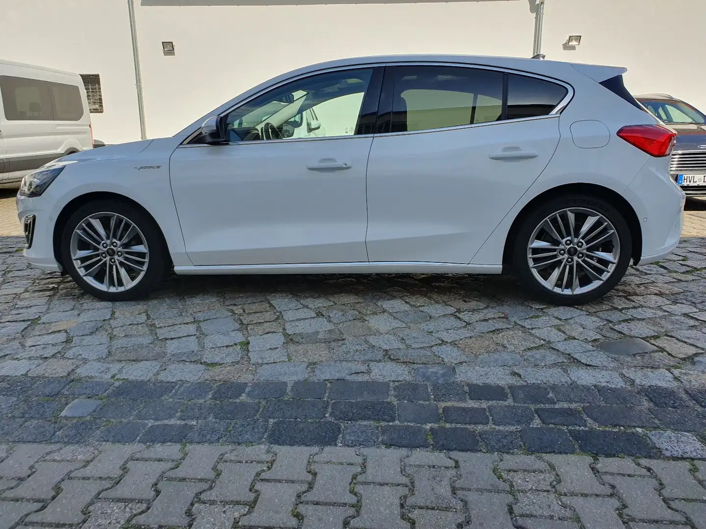Ford Focus Lim. Vignale LED Pan.dach el. Leder Navi Weiß - 2