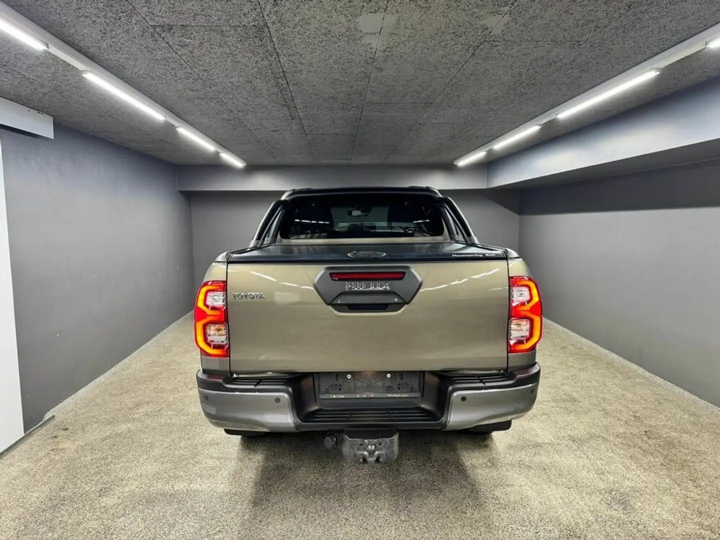 Toyota Hilux Double Cab Active 4x4 Braun - 2