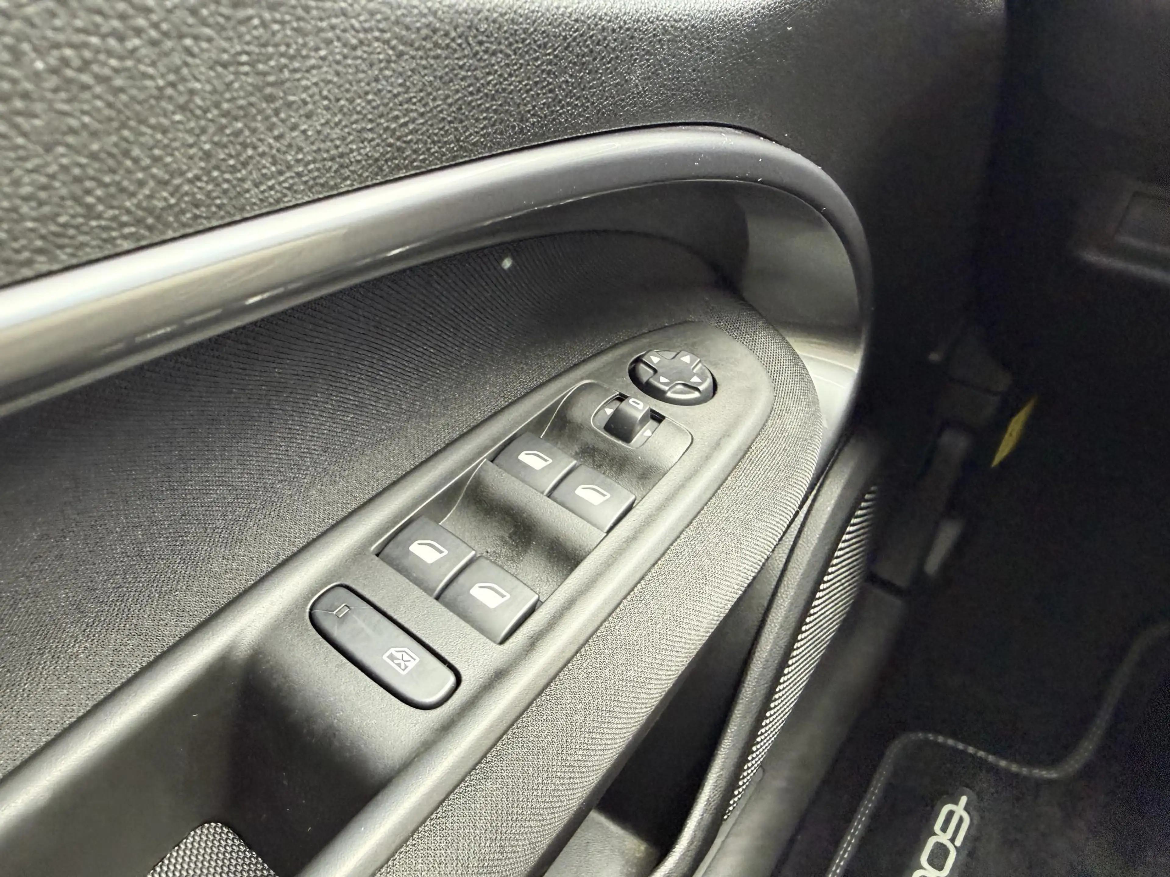 Fiat 600e RED 54 kWh *Cruise Control & LED* — photo 15